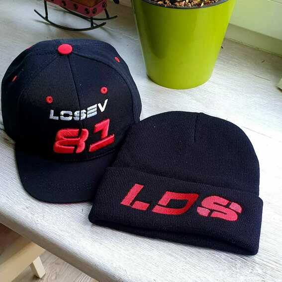 Шапка с вашим логотипом Шапка с вышивкой