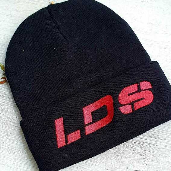 Шапка с вашим логотипом Шапка с вышивкой